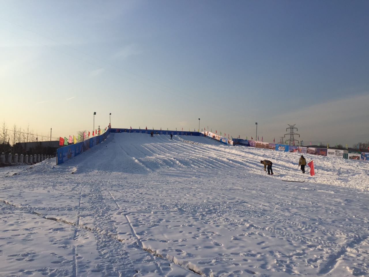 北京朝阳店冰雪乐园成功开幕，河北迪特加油助威